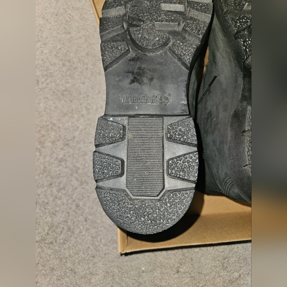 Gently used timberland waterproof boots - Picture 8 of 9